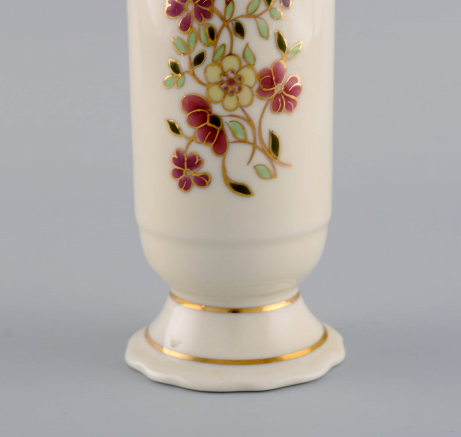 Zsolnay vase in cream-colored porcelain with hand-painted flowers and gold decoration. Late 20th - 6