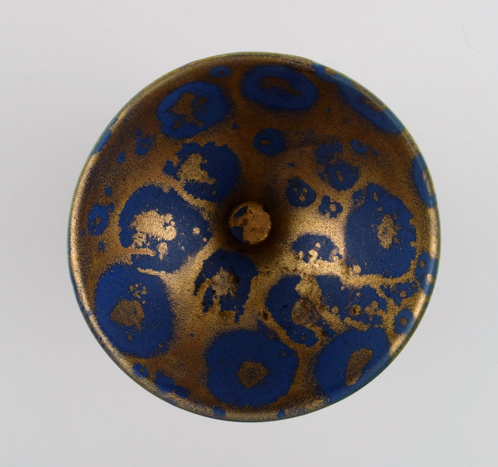 Lucien Brisdoux (1878-1963), France. Bowl on foot in glazed stoneware. Beautiful glaze in gold and - 5