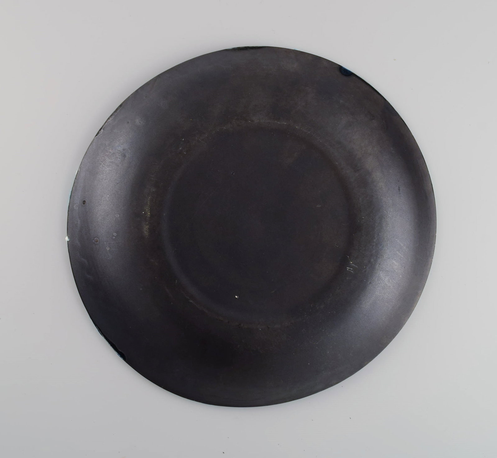 French ceramist. Two round serving dishes in glazed stoneware. Beautiful glaze in azure shades. - 6