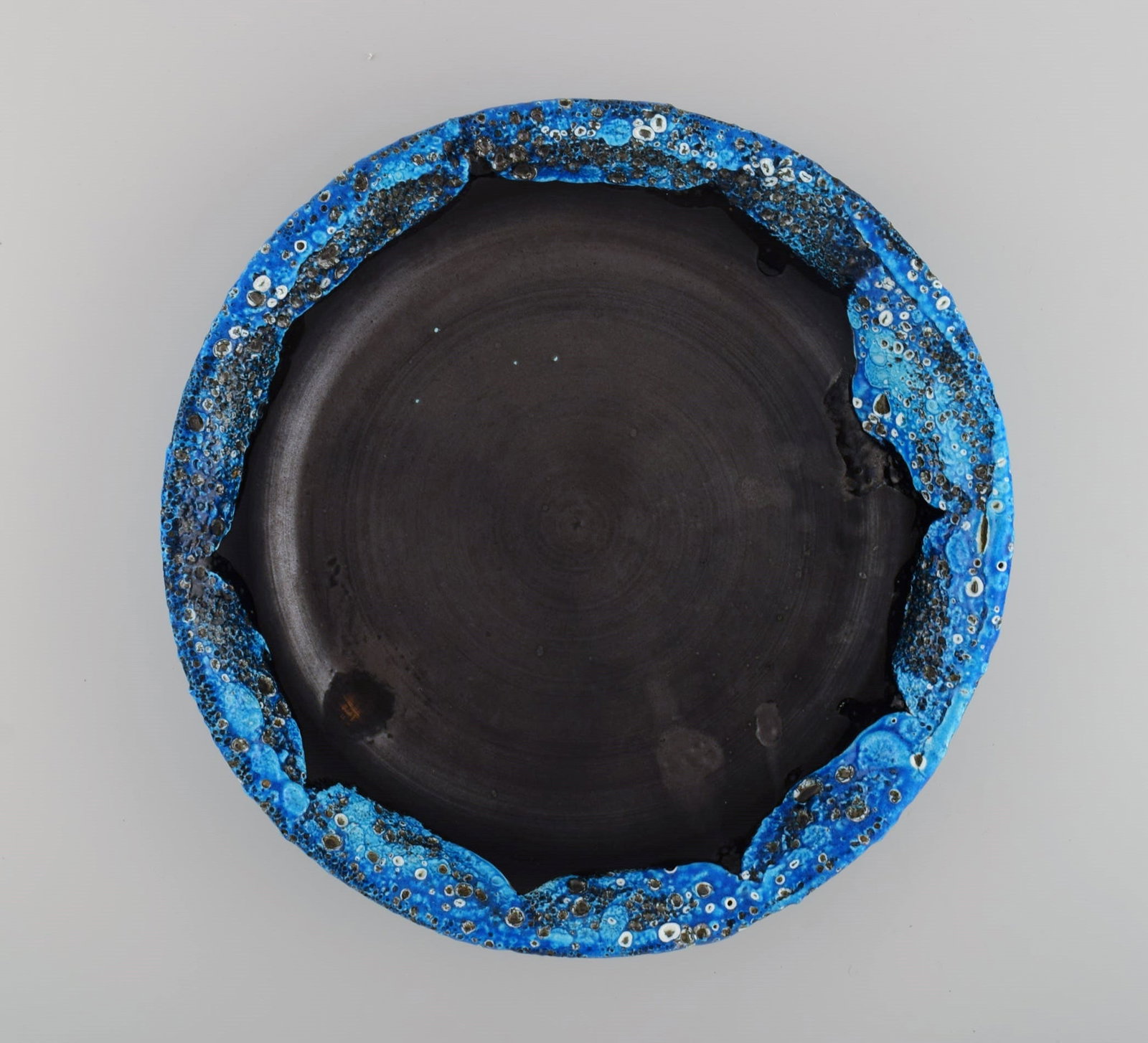 French ceramist. Two round serving dishes / bowls in glazed stoneware. Beautiful glaze in azure - 3