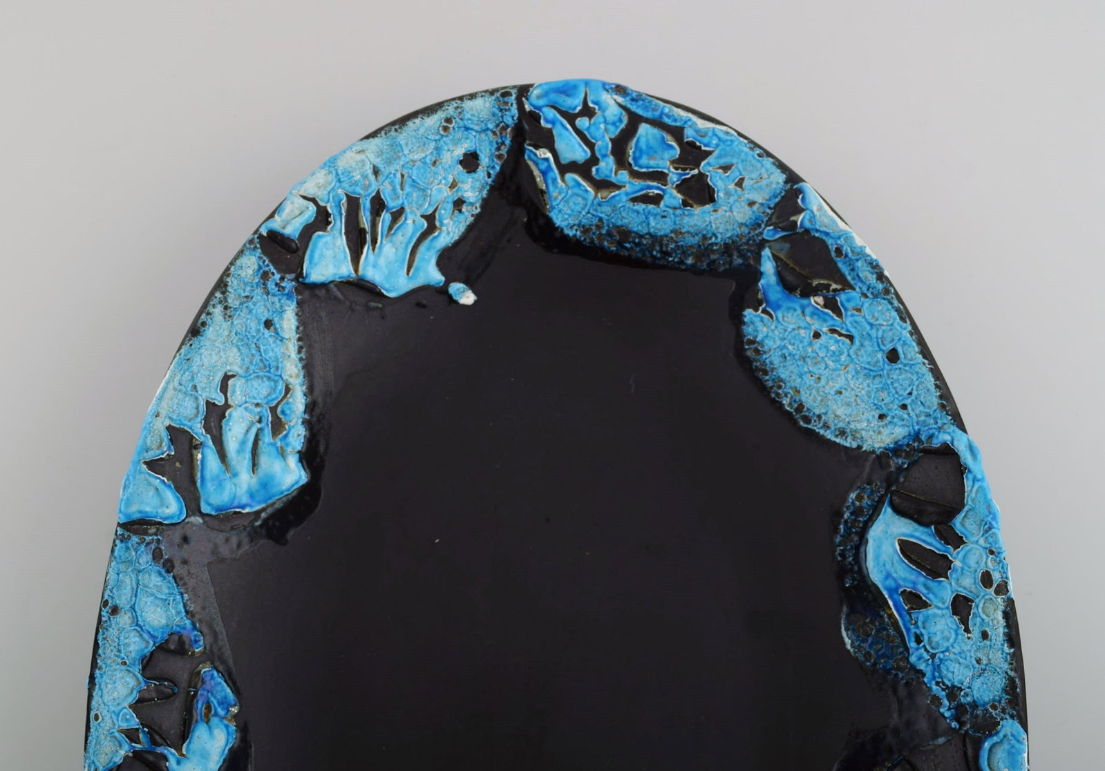 French ceramist. Two serving dishes in glazed stoneware. Beautiful glaze in azure shades. Unique, - 5