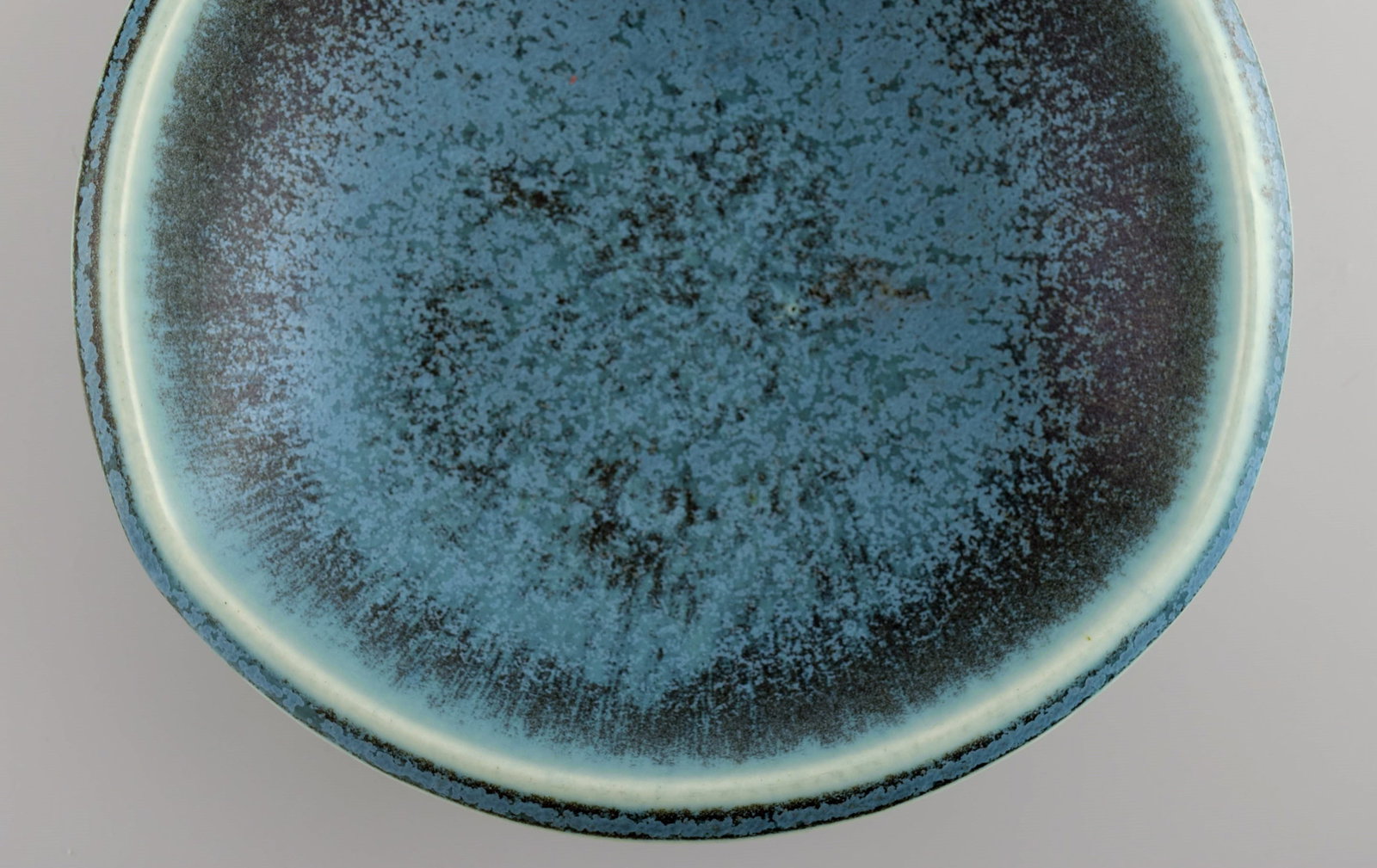 Berndt Friberg (1899-1981) for Gustavsberg. Selecta bowl in glazed ceramics. Beautiful glaze in - 7