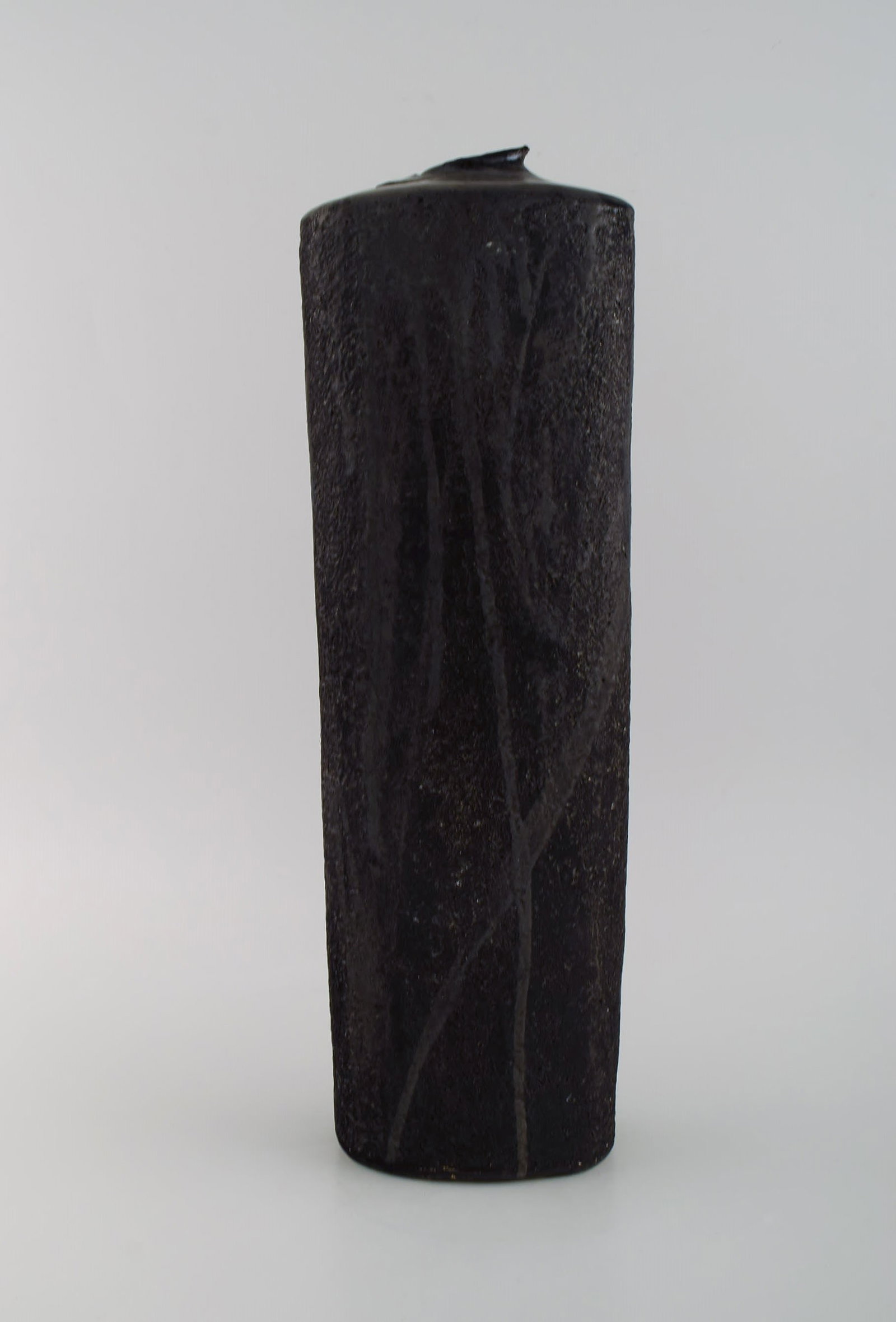 European studio ceramicist. Large unique vase in glazed stoneware. Beautiful glaze in black and - 3