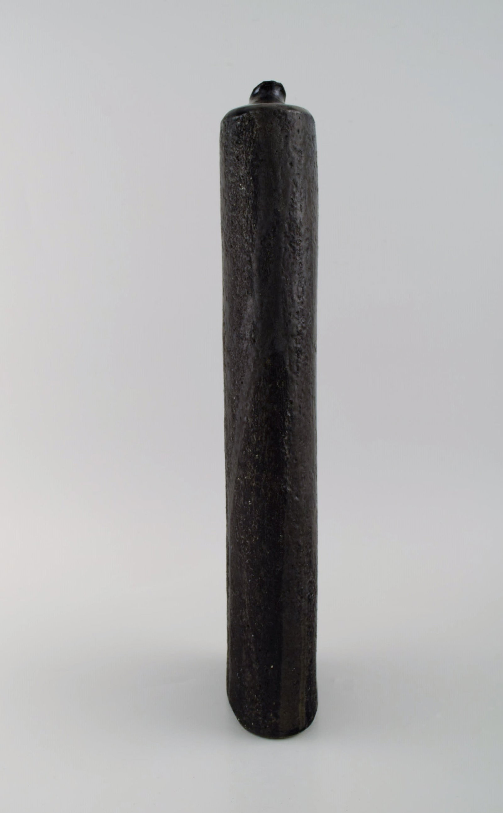 European studio ceramicist. Large unique vase in glazed stoneware. Beautiful glaze in black and - 7