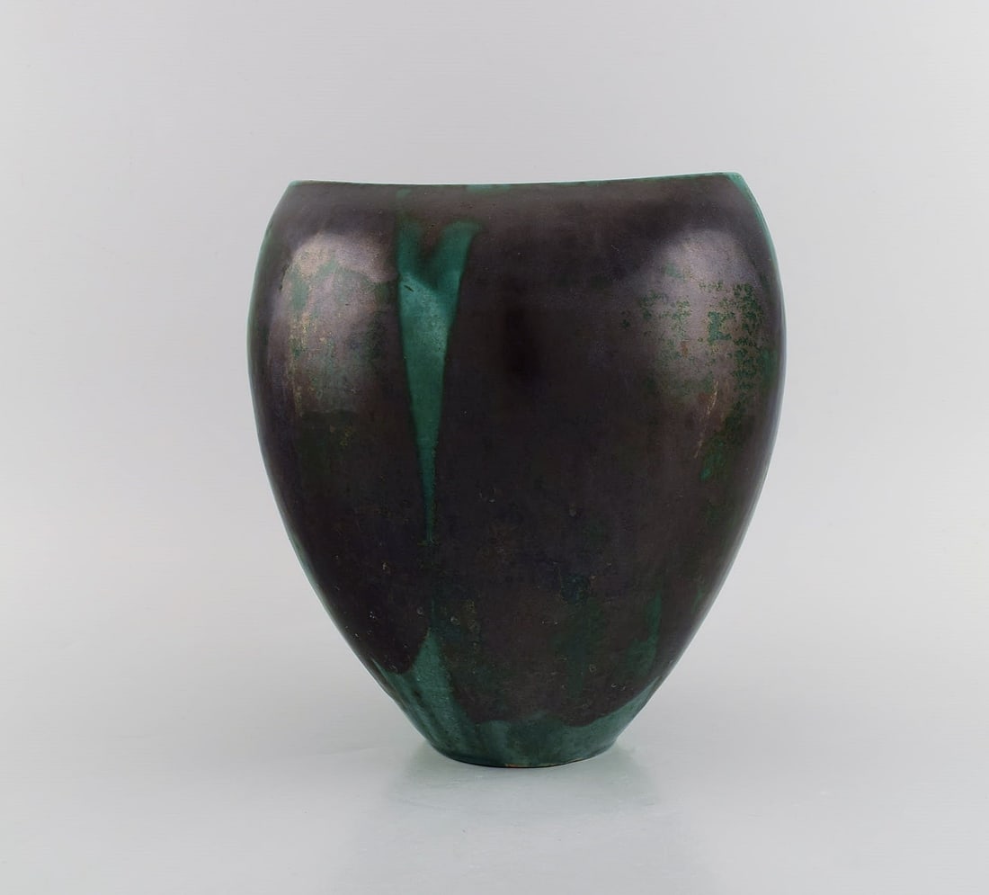 European studio ceramicist. Unique vase in glazed stoneware. Beautiful glaze in black and green - 2