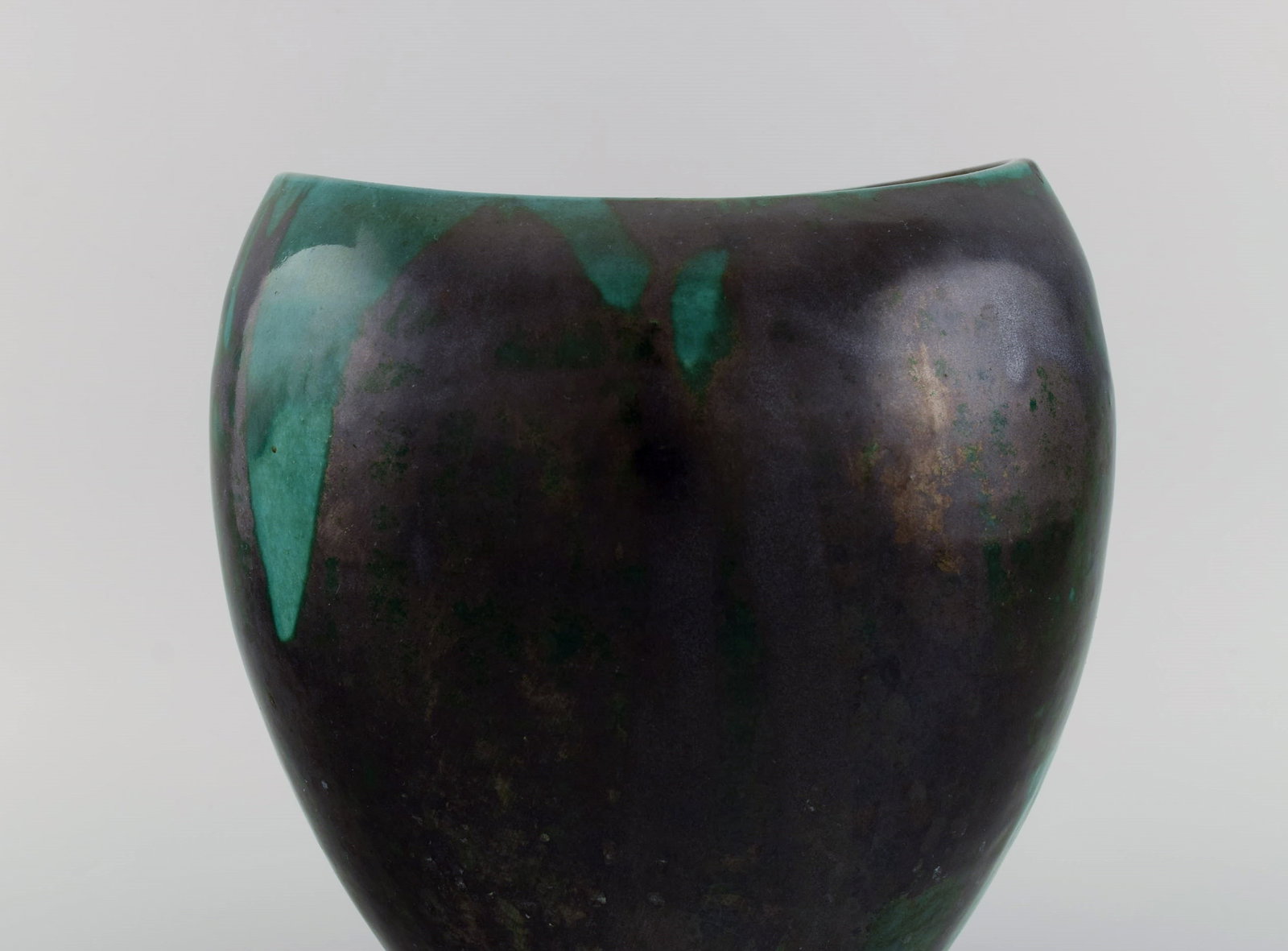 European studio ceramicist. Unique vase in glazed stoneware. Beautiful glaze in black and green - 5