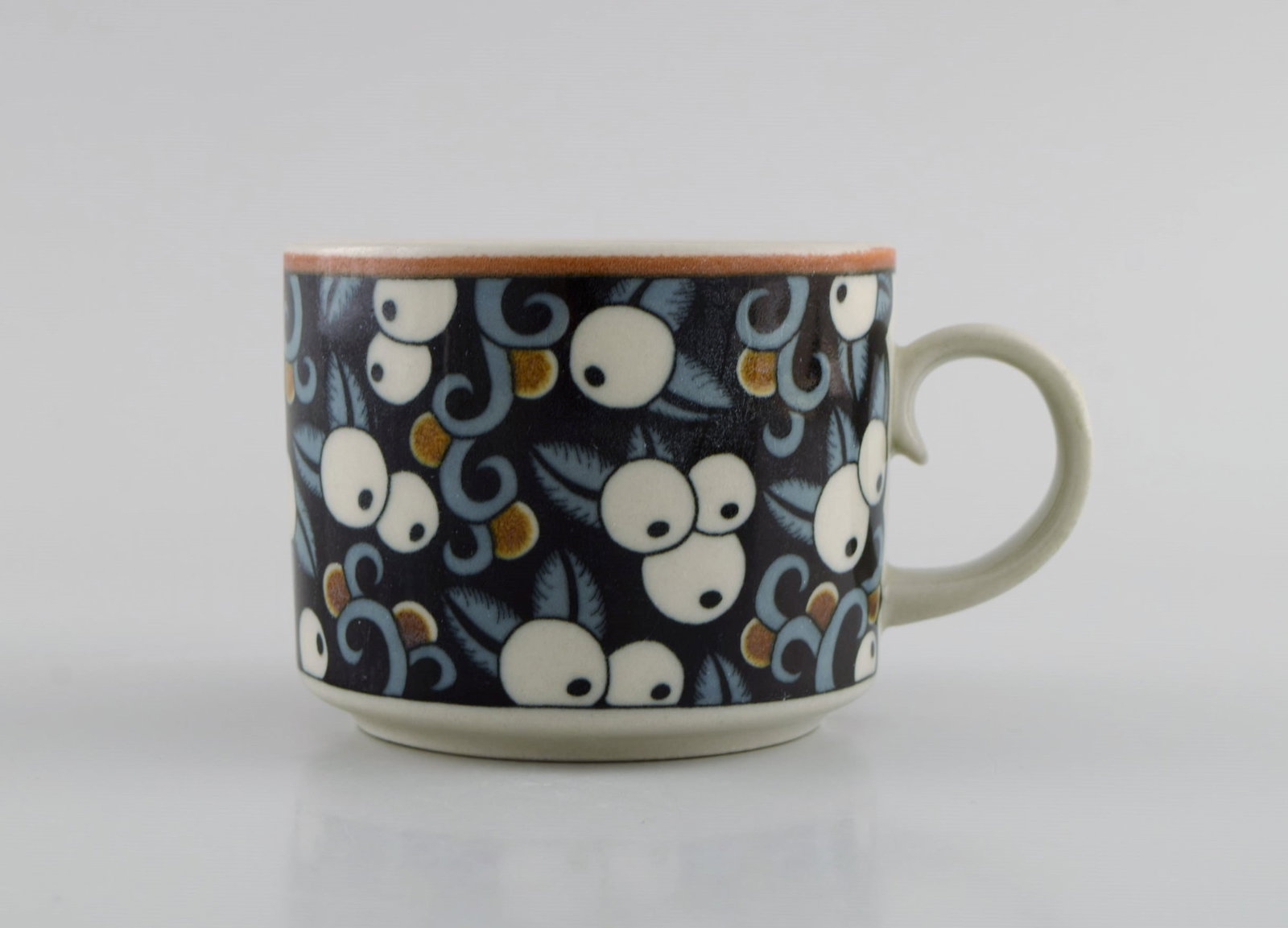 Inkeri Seppälä for Arabia. Taika morning cup with saucer in glazed stoneware decorated - 3