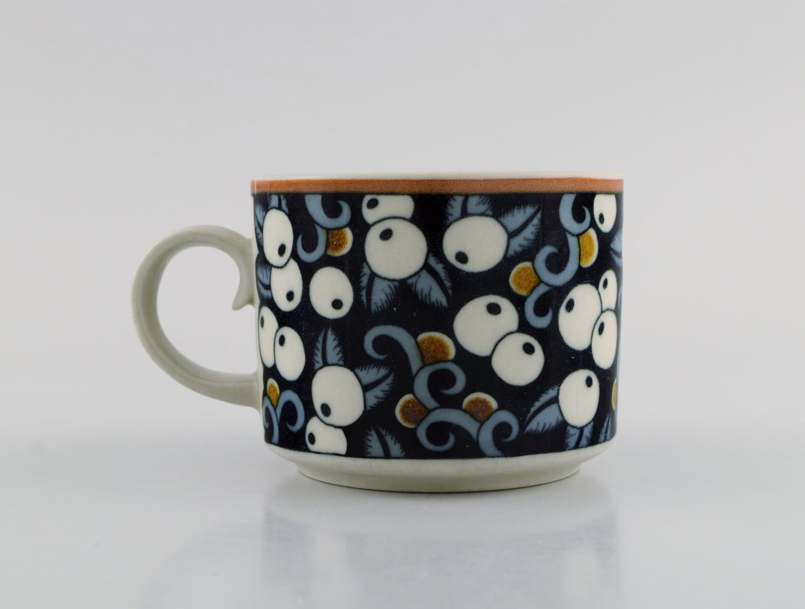 Inkeri Seppälä for Arabia. Taika morning cup with saucer in glazed stoneware decorated - 4