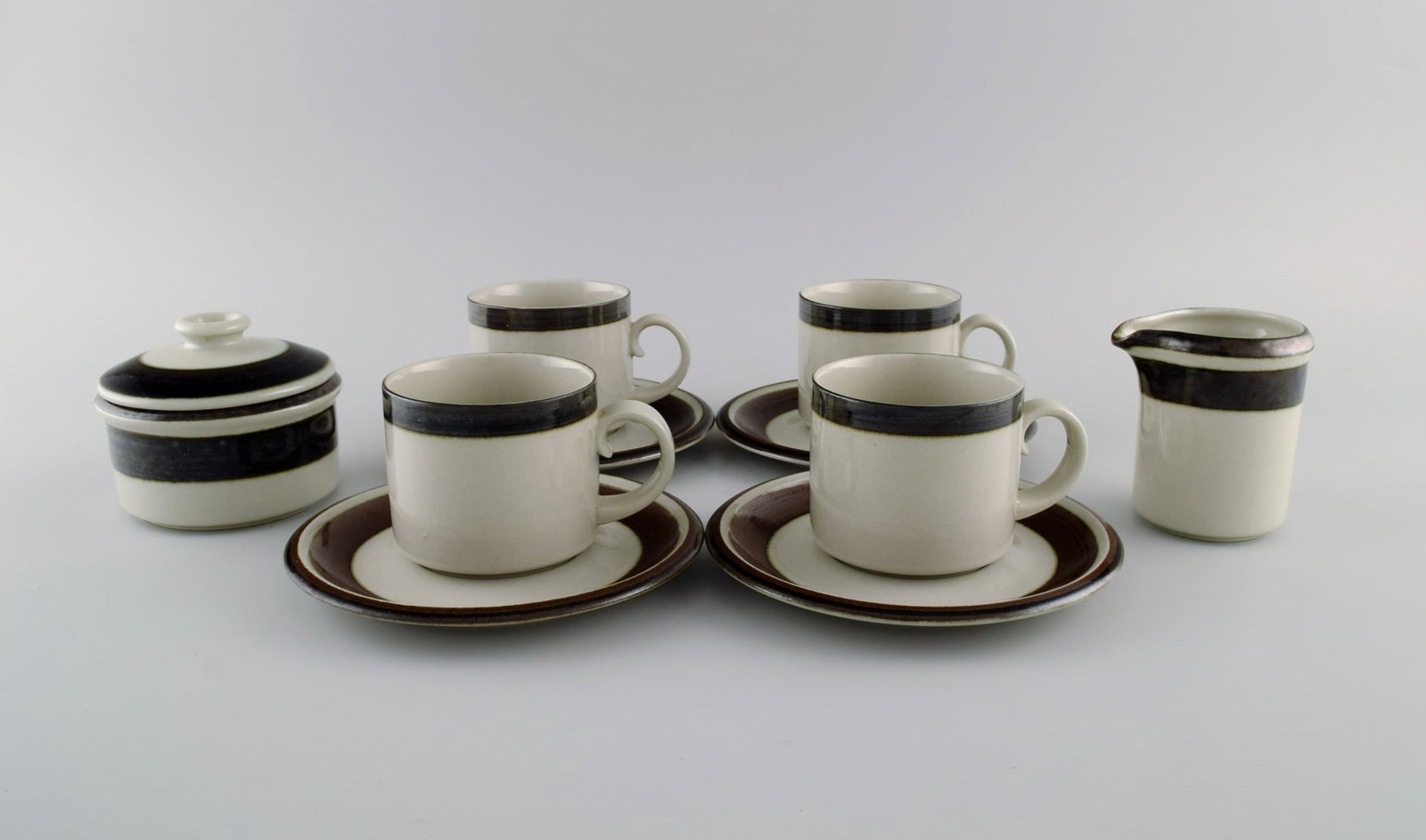 Anja Jaatinen-Winqvist for Arabia. Karelia coffee service in glazed stoneware for four people. - 2