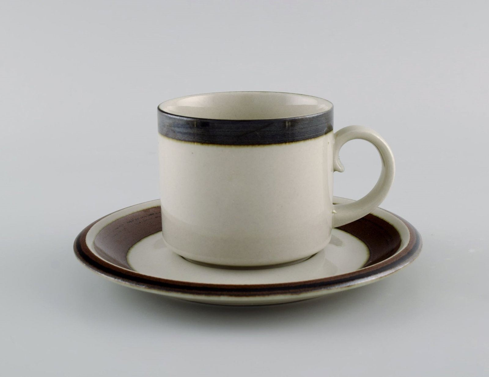 Anja Jaatinen-Winqvist for Arabia. Karelia coffee service in glazed stoneware for four people. - 3