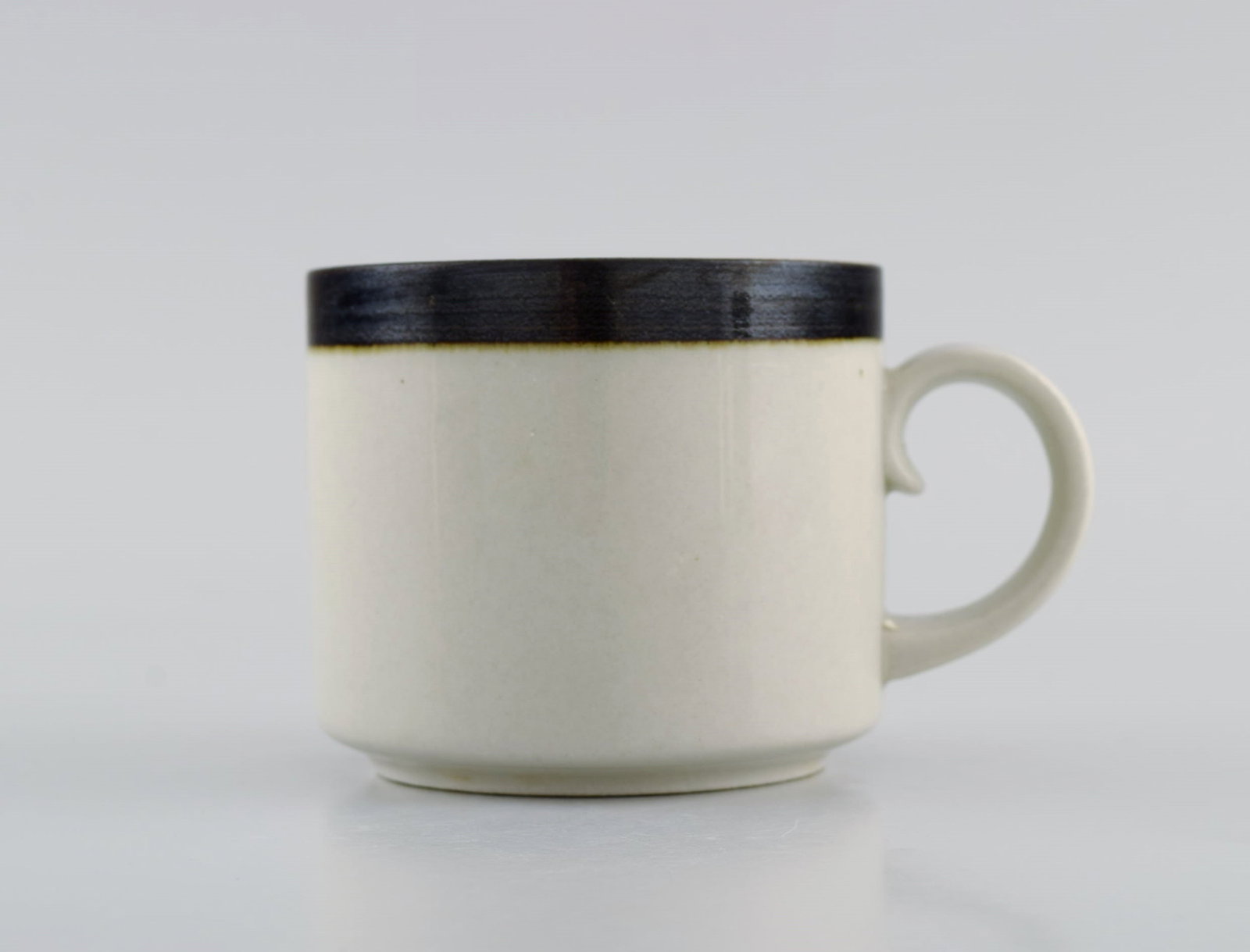 Anja Jaatinen-Winqvist for Arabia. Karelia coffee service in glazed stoneware for four people. - 4
