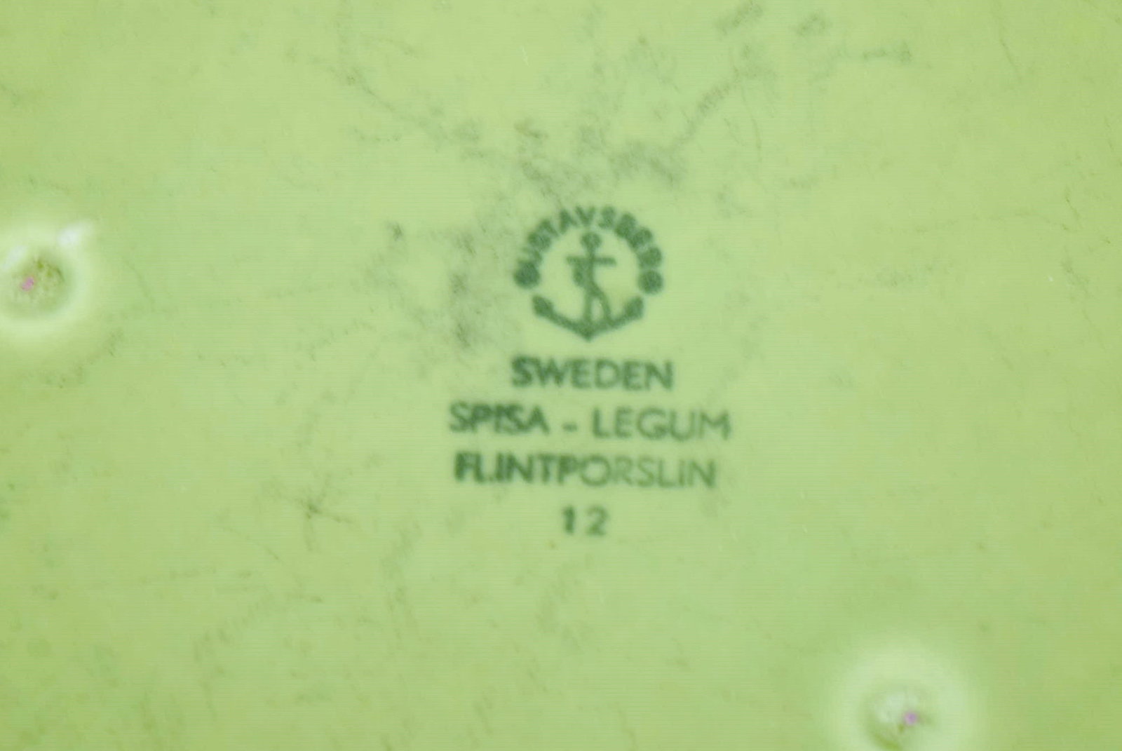 Stig Lindberg for Gustavsberg. Five Spisa-Legum dinner plates in glazed porcelain. 1960s. - 5