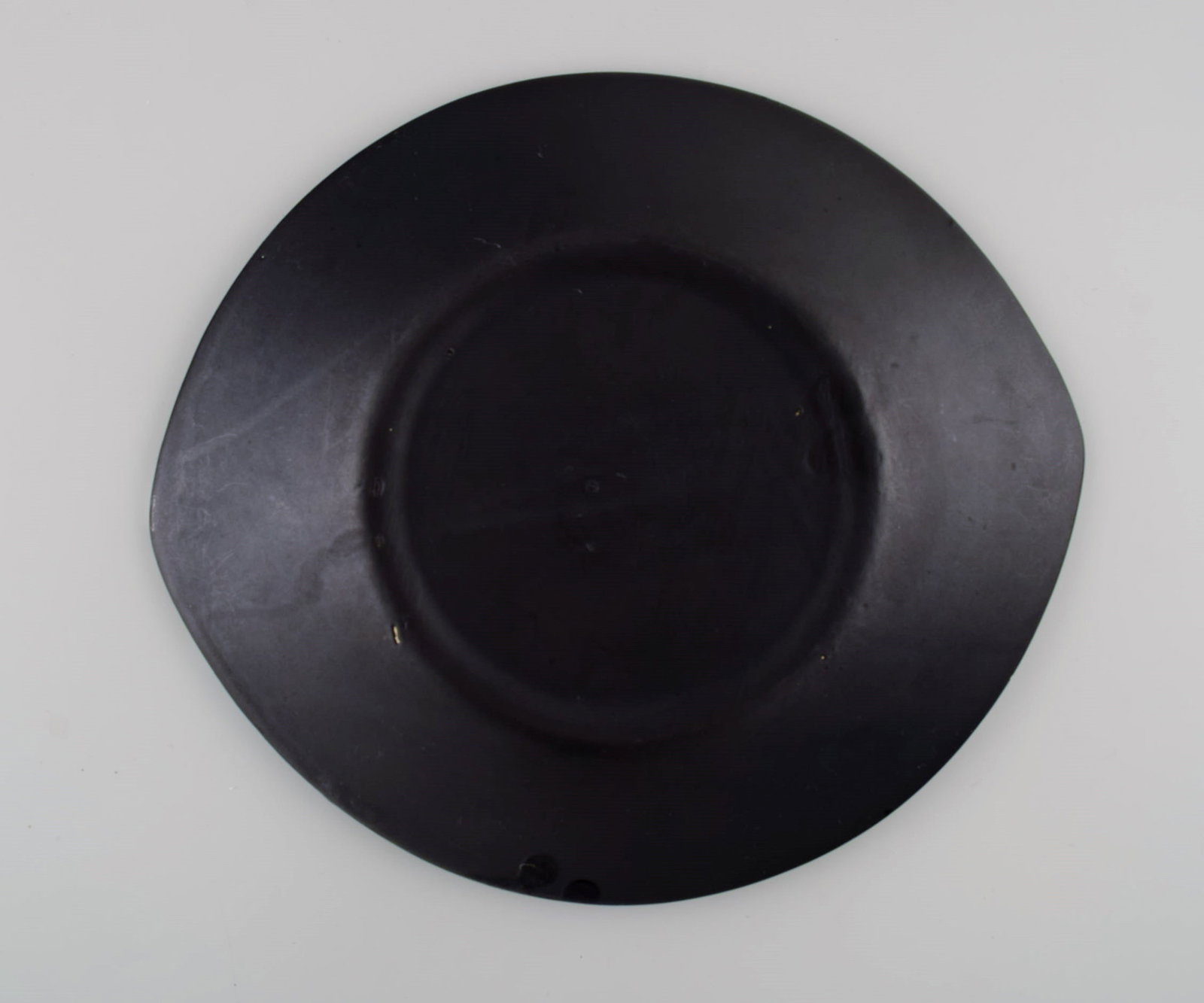 French ceramist. Eight dinner plates in glazed stoneware. Beautiful glaze in azure shades. Unique, - 6
