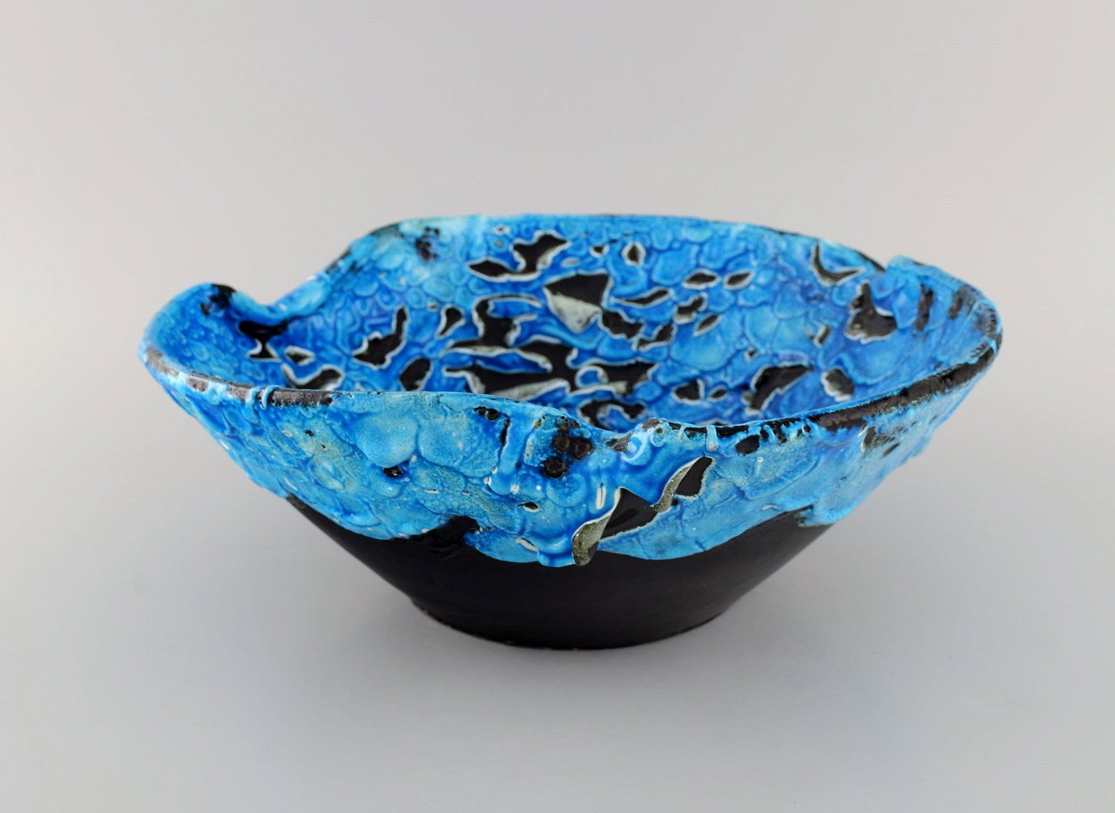 French ceramist. Large bowl in glazed stoneware. Beautiful glaze in azure shades. Unique, - 4