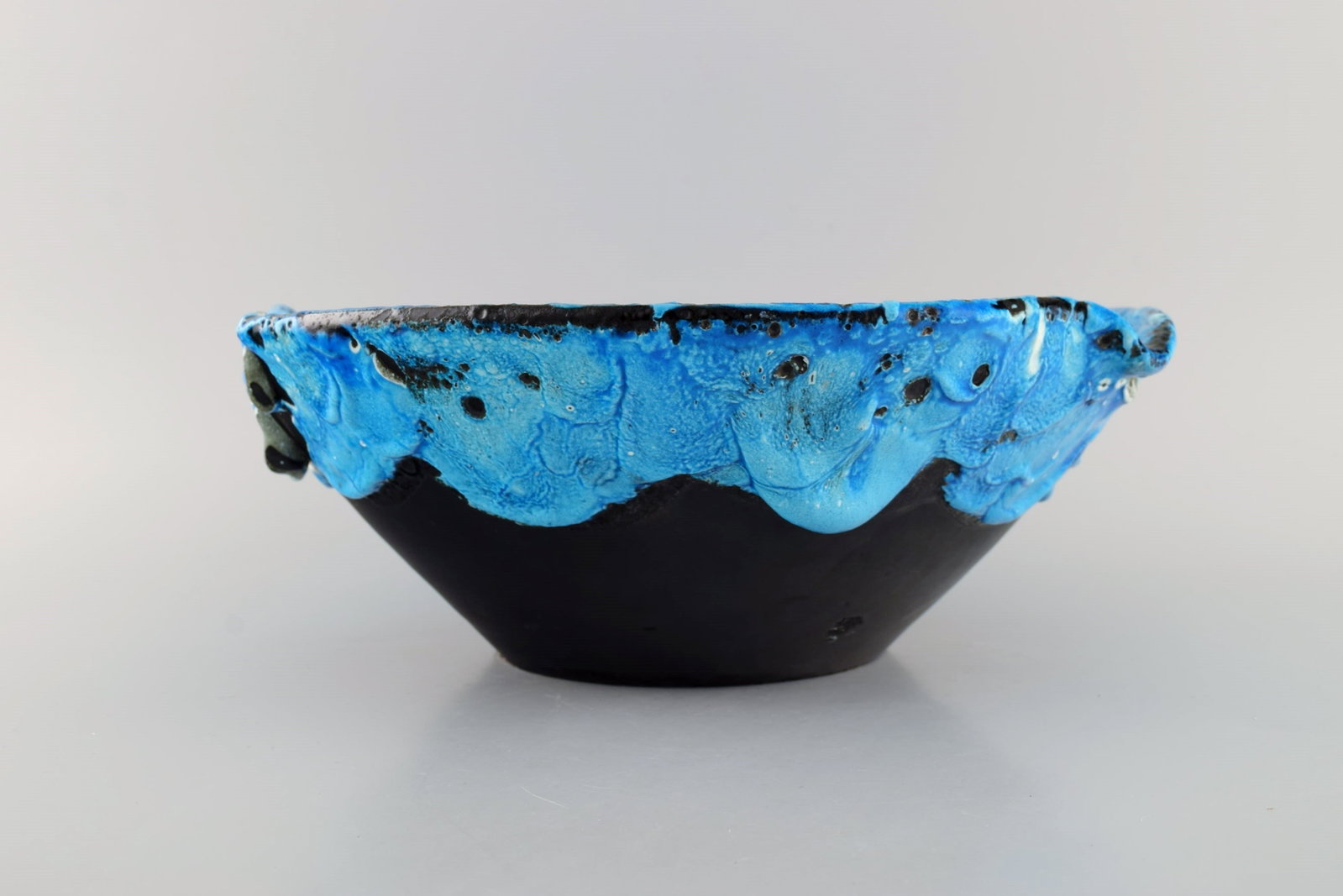 French ceramist. Large bowl in glazed stoneware. Beautiful glaze in azure shades. Unique, - 5