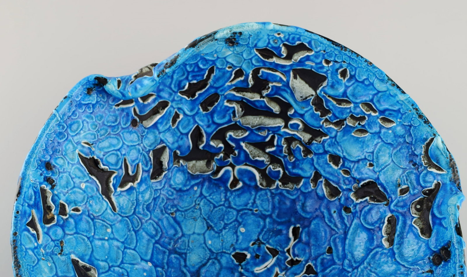 French ceramist. Large bowl in glazed stoneware. Beautiful glaze in azure shades. Unique, - 7