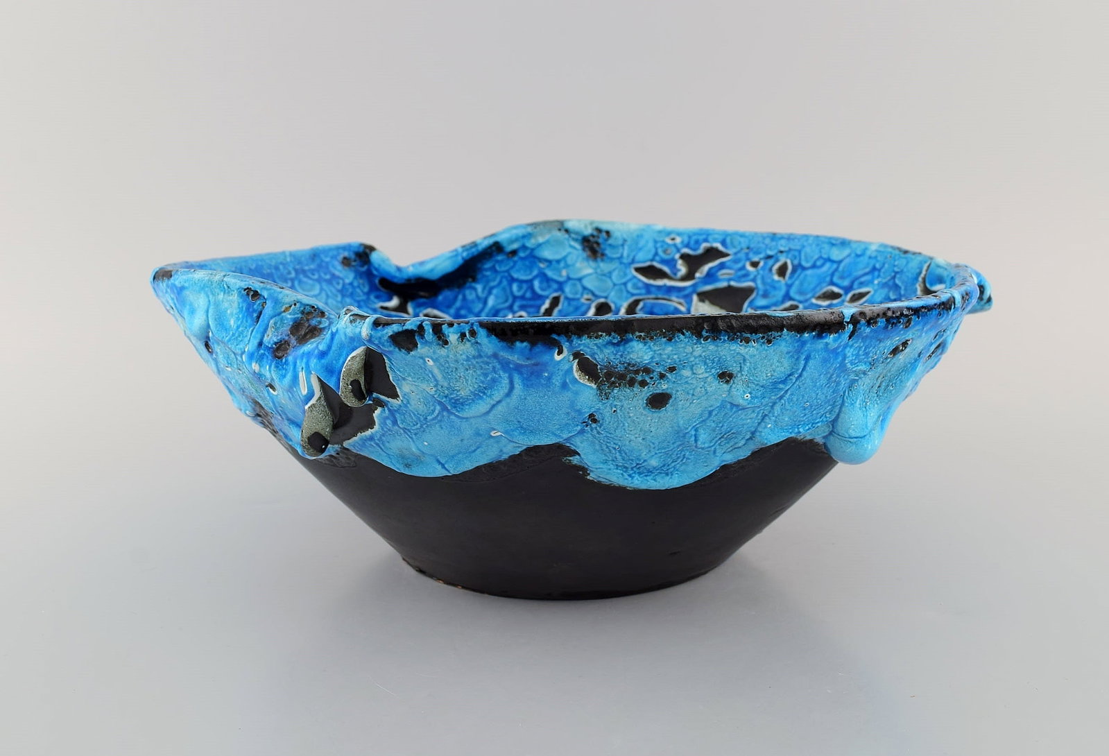 French ceramist. Large bowl in glazed stoneware. Beautiful glaze in azure shades. Unique, - 8