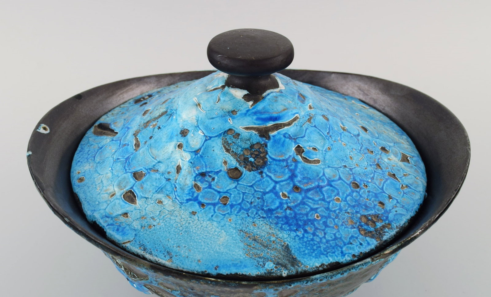 French ceramist. Large lidded bowl in glazed stoneware. Beautiful glaze in azure shades. Unique, - 6