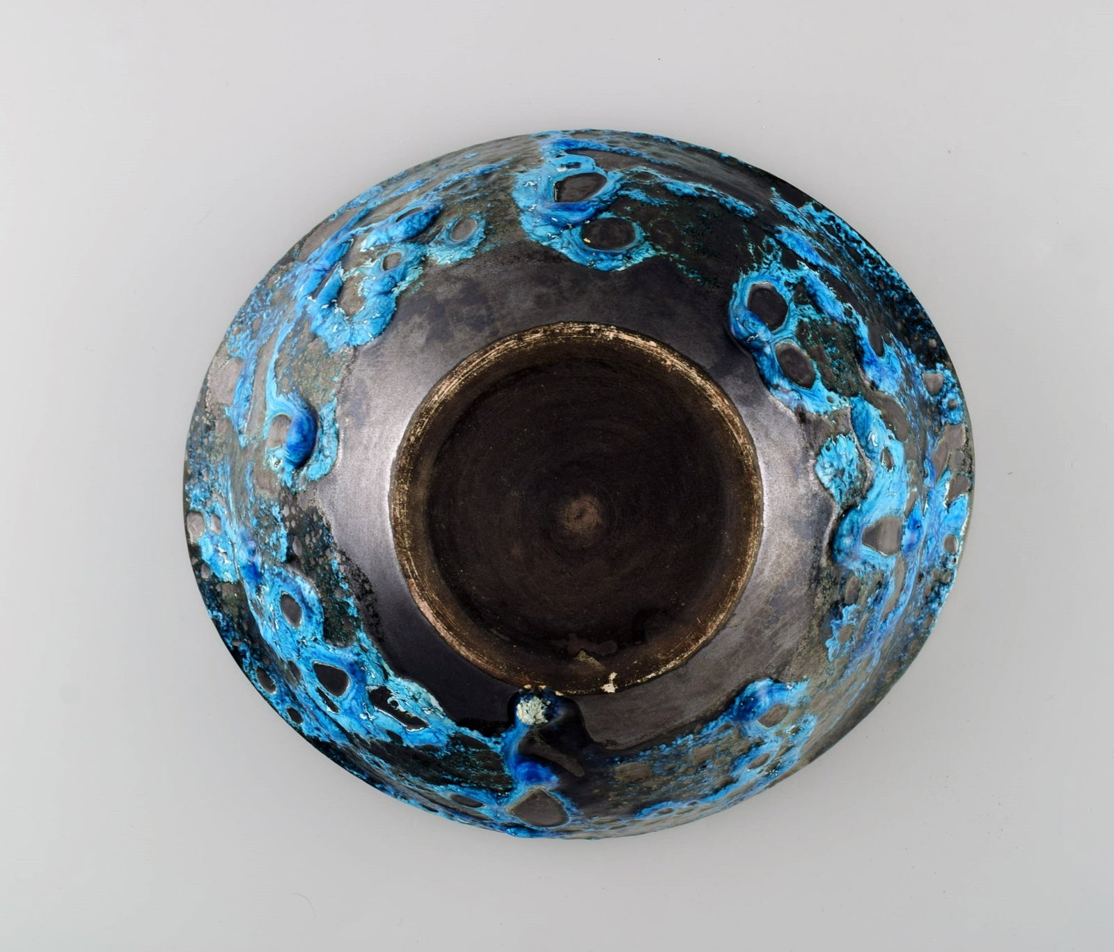 French ceramist. Large lidded bowl in glazed stoneware. Beautiful glaze in azure shades. Unique, - 7