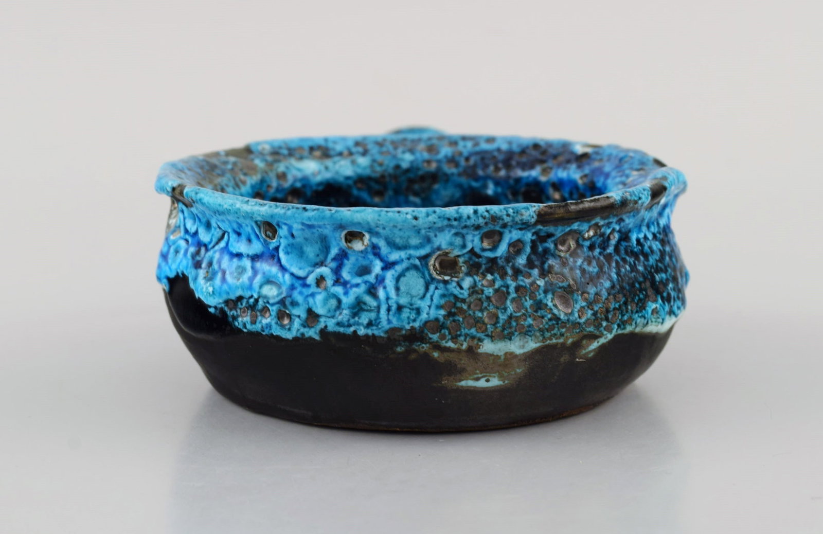 French ceramist. Six tapas bowls in glazed stoneware. Beautiful glaze in azure shades. Unique, - 5