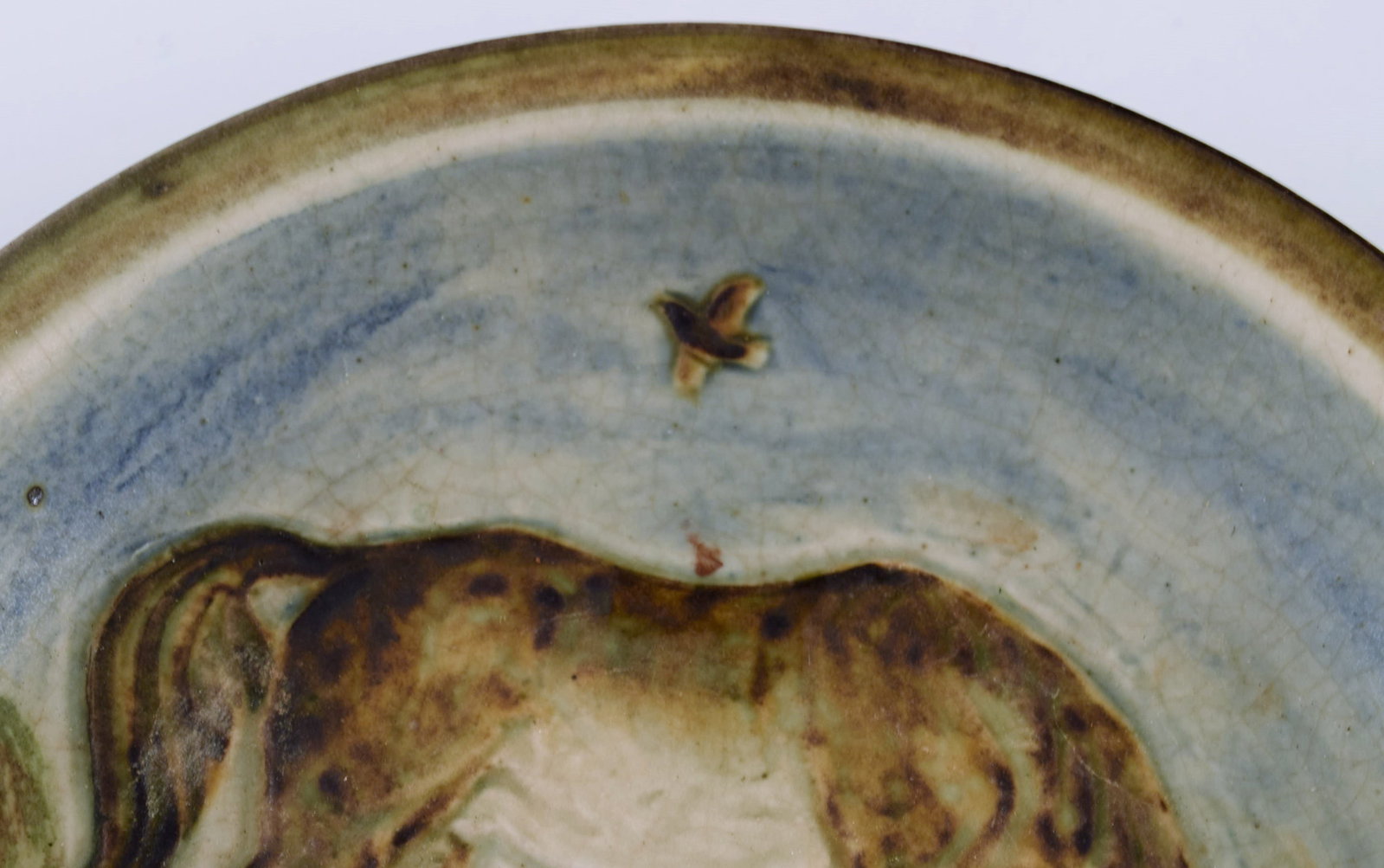 Knud Kyhn for Royal Copenhagen. Bowl / dish in hand-painted and glazed ceramics. Mare and foal. Mid - 5