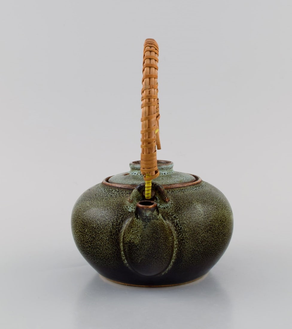 Chinese teapot in glazed stoneware with wicker handle. Beautiful speckled glaze in dark green and - 4