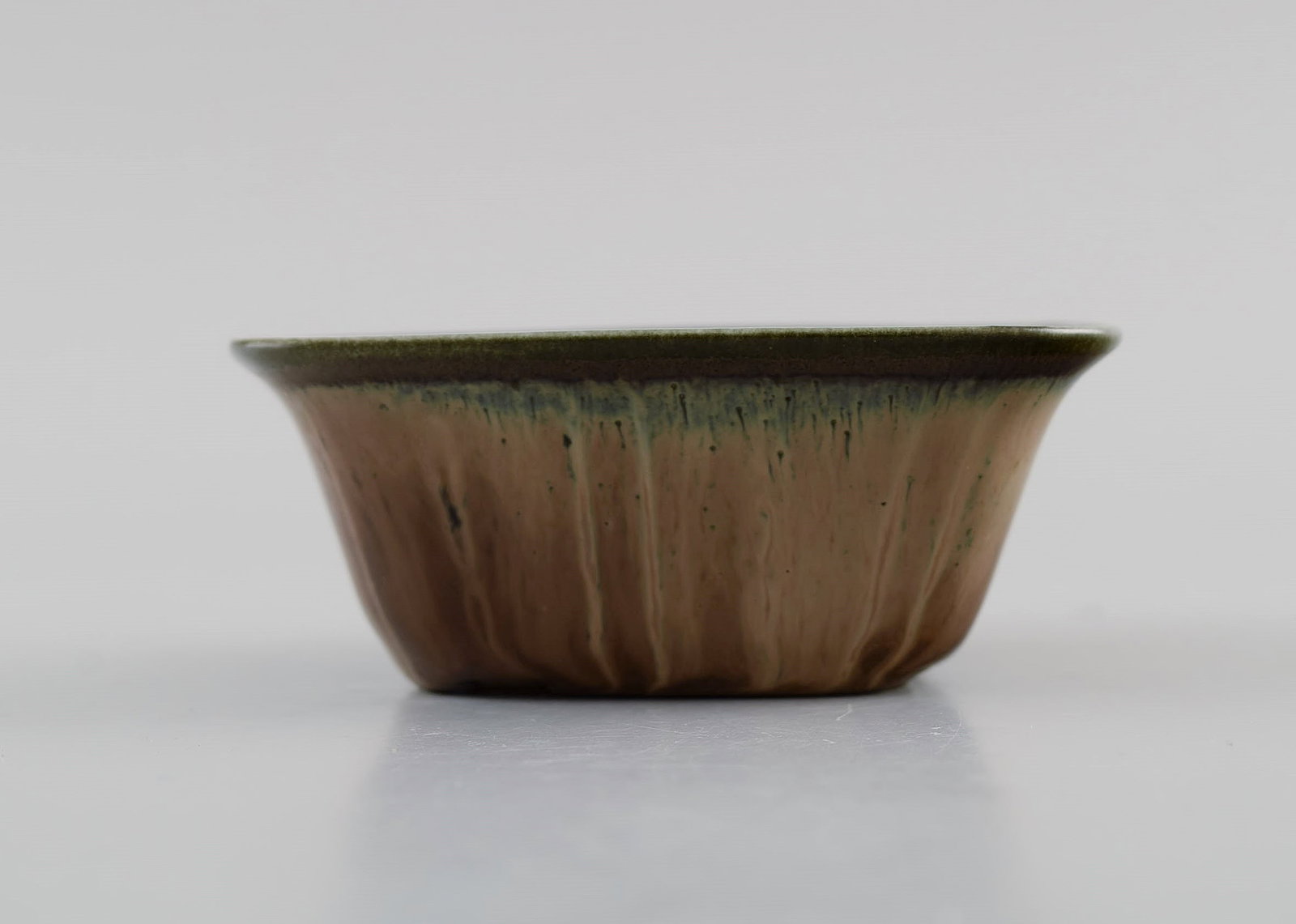 Gunnar Nylund (1904-1997) for Rörstrand. Bowl in glazed ceramics. Beautiful glaze in light - 6