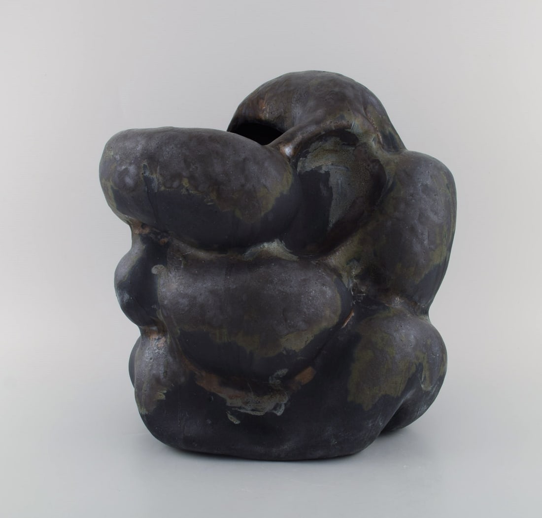 Christina Muff, Danish contemporary ceramicist (b. 1971). Large sculptural unique vase in glazed - 2