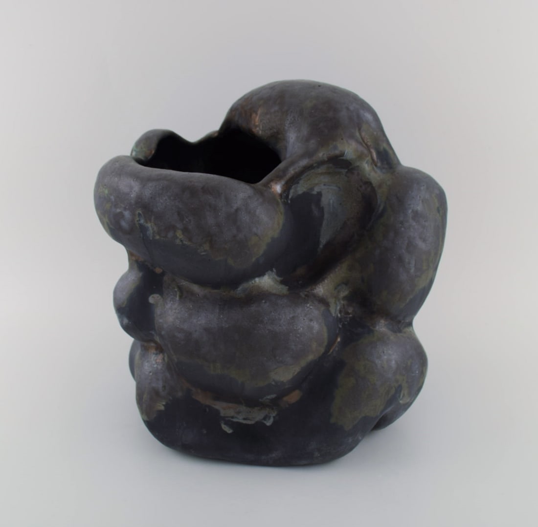 Christina Muff, Danish contemporary ceramicist (b. 1971). Large sculptural unique vase in glazed - 3