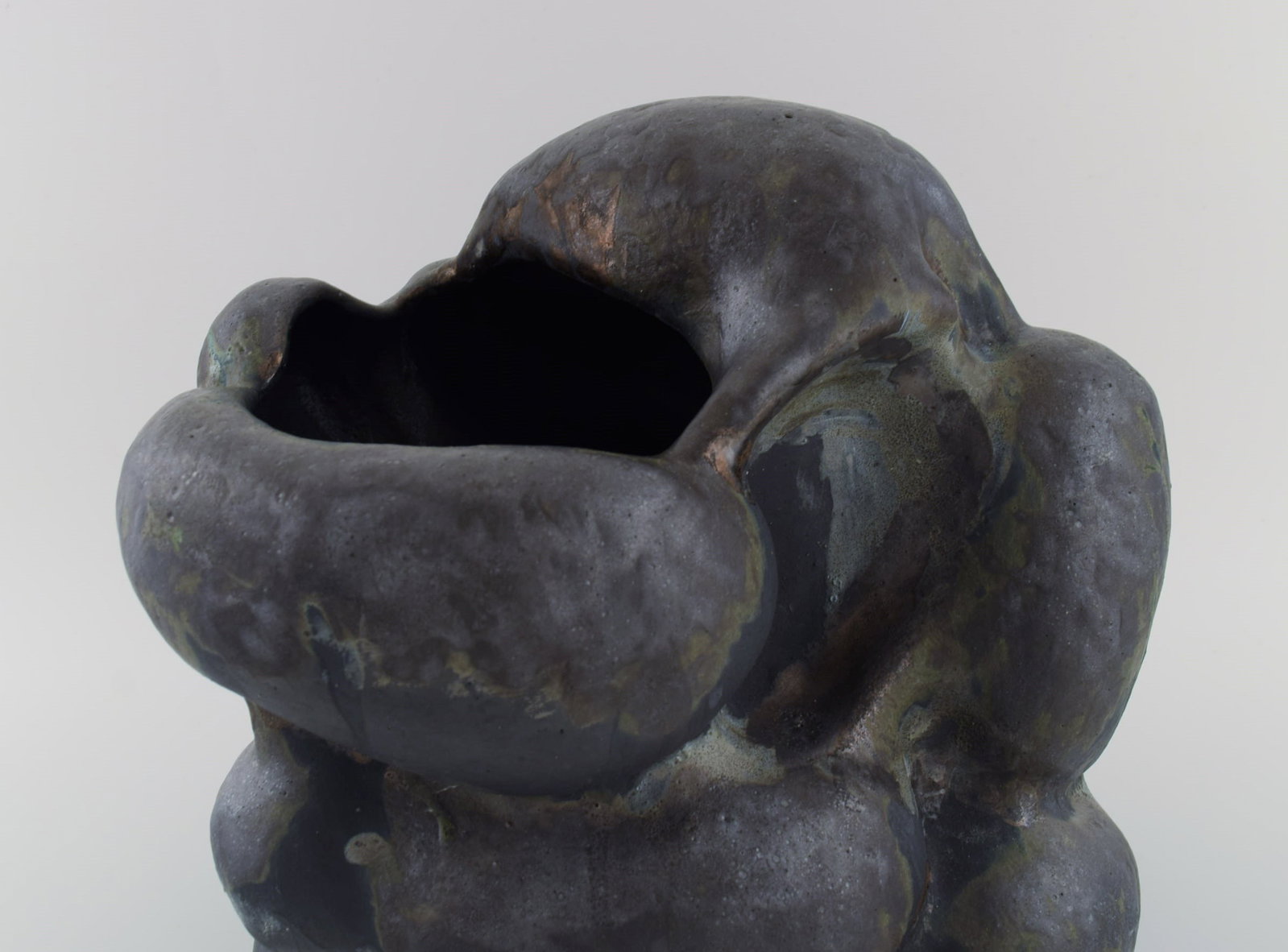 Christina Muff, Danish contemporary ceramicist (b. 1971). Large sculptural unique vase in glazed - 7