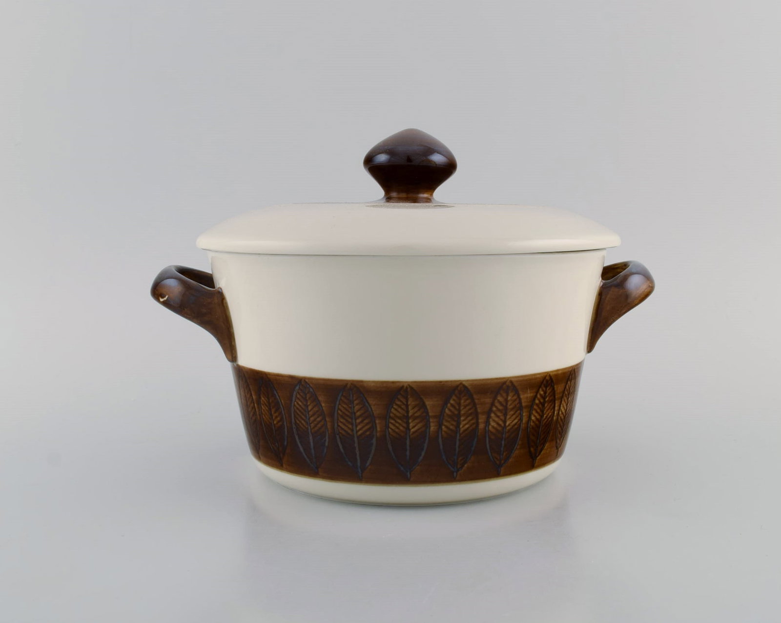 Hertha Bengtson (1917-1993) for Rörstrand. Koka lidded tureen in glazed stoneware. 1960s. - 2