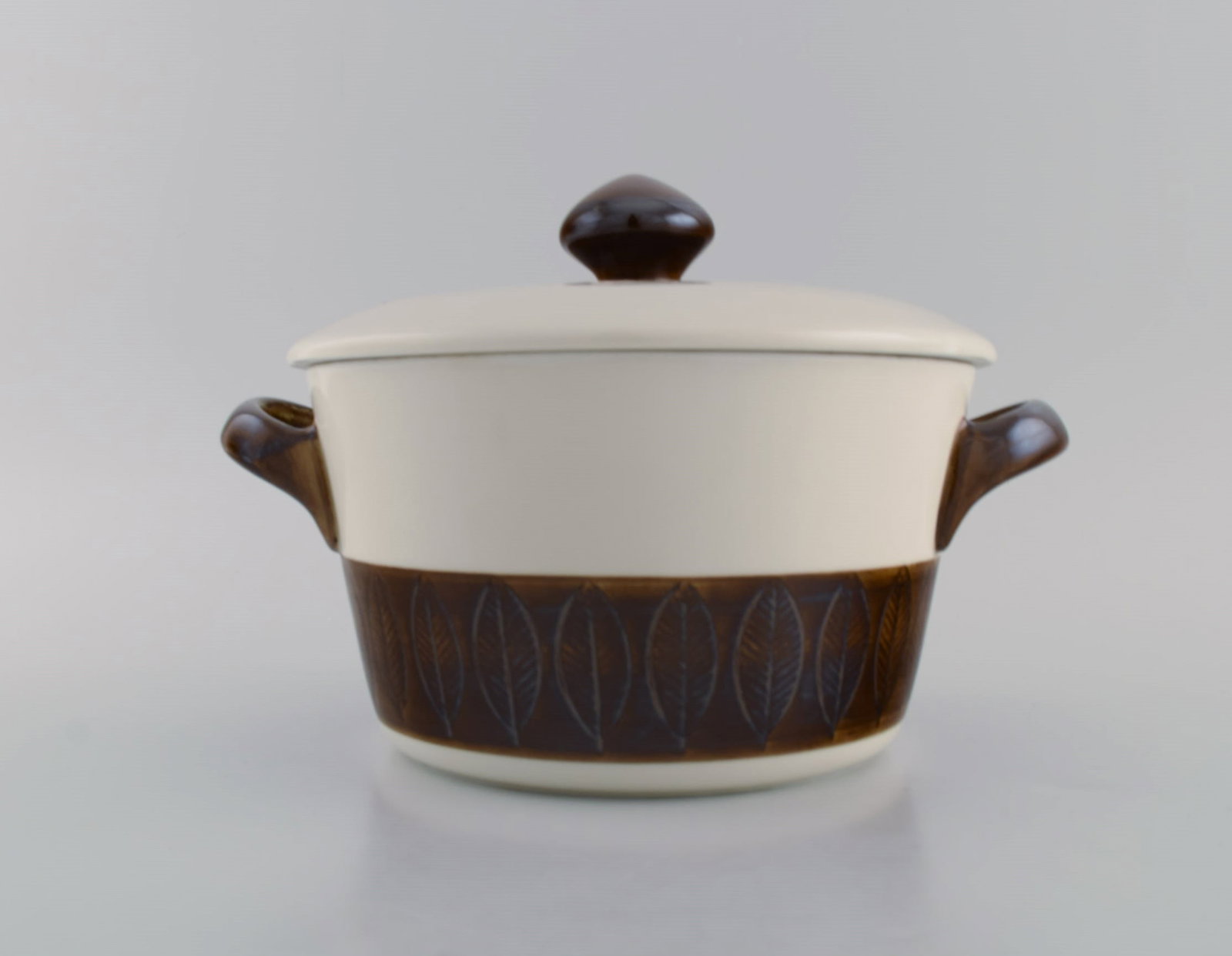 Hertha Bengtson (1917-1993) for Rörstrand. Koka lidded tureen in glazed stoneware. 1960s. - 4