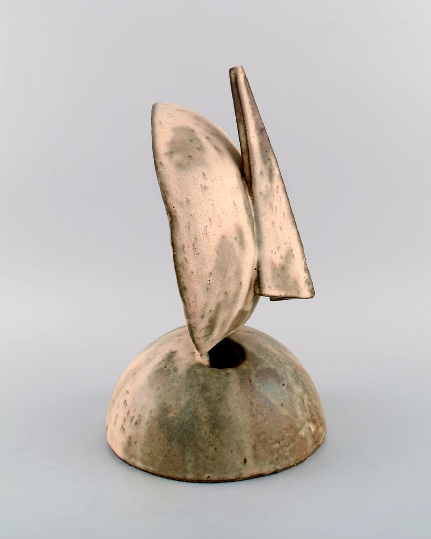 Christina Muff, Danish contemporary ceramicist (b. 1971). Large unique cubist sculpture in glazed - 8