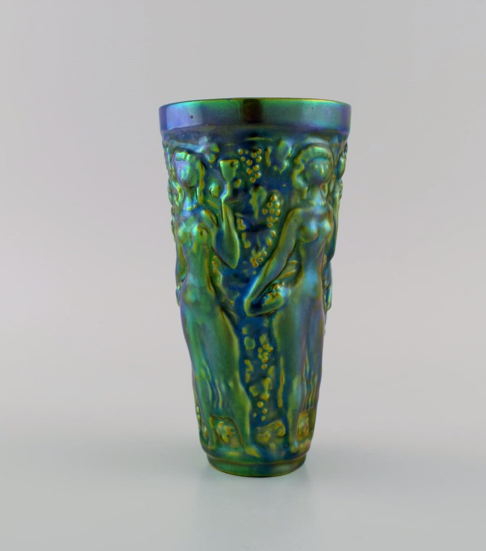 Zsolnay vase in glazed ceramics modeled with women picking grapes. Beautiful luster glasses. - 3