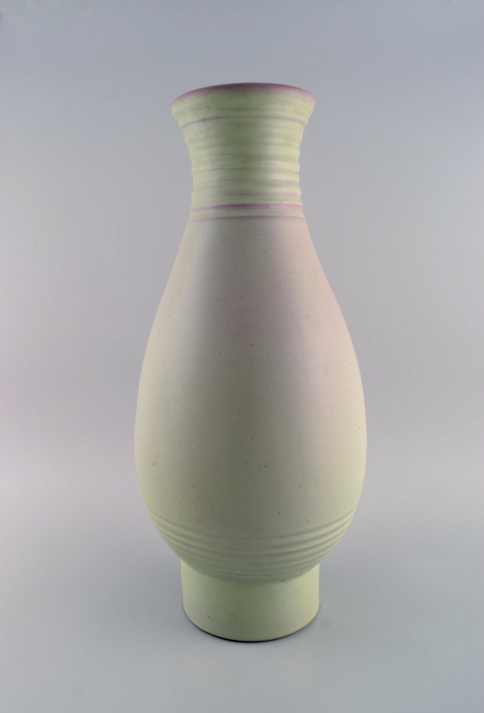Bo fajans, Sweden. Large vase in glazed ceramics. Grooved design, 1960s.: Bo fajans, Sweden. Large vase in glazed ceramics. Grooved design, 1960s. Measures: 46.5 x 21 cm. In excellent condition. Signed. Reserve: $413.00 Shipping: Domestic: Shipping rates are determined by