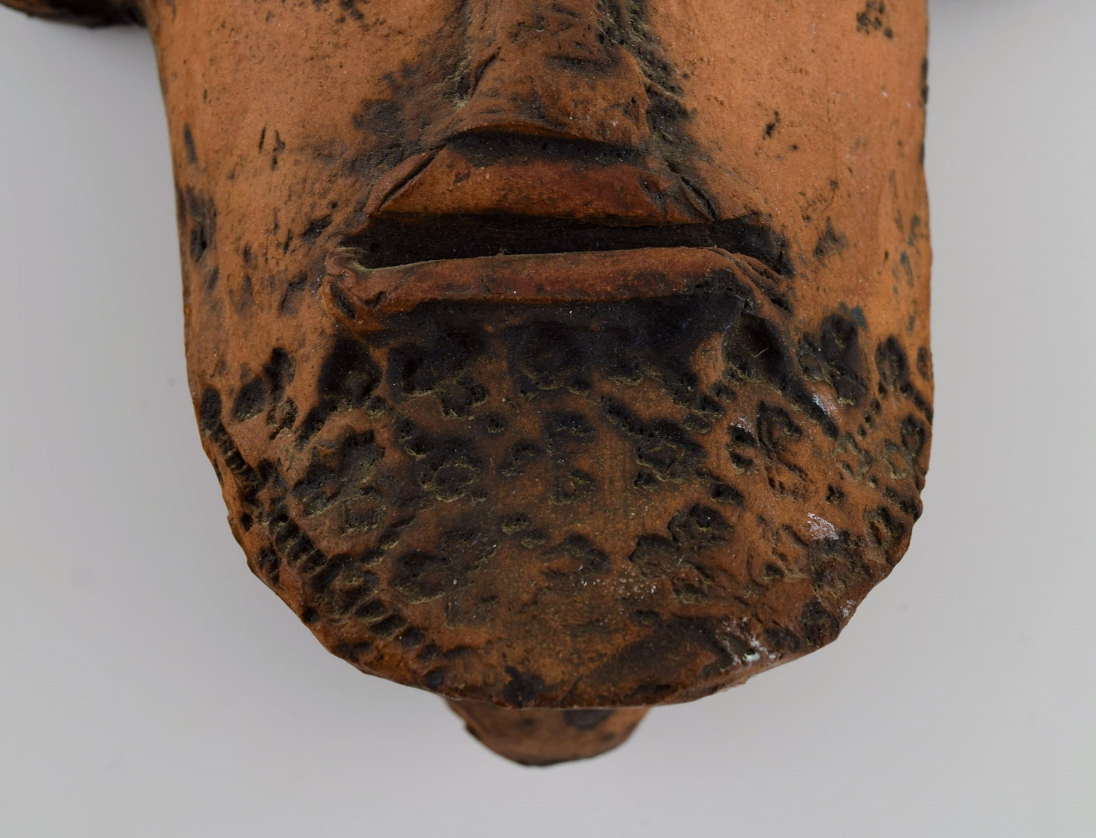 Niels Helledie (b. 1927), Denmark. Unique face mask in hand-painted glazed stoneware. 1980s. - 4