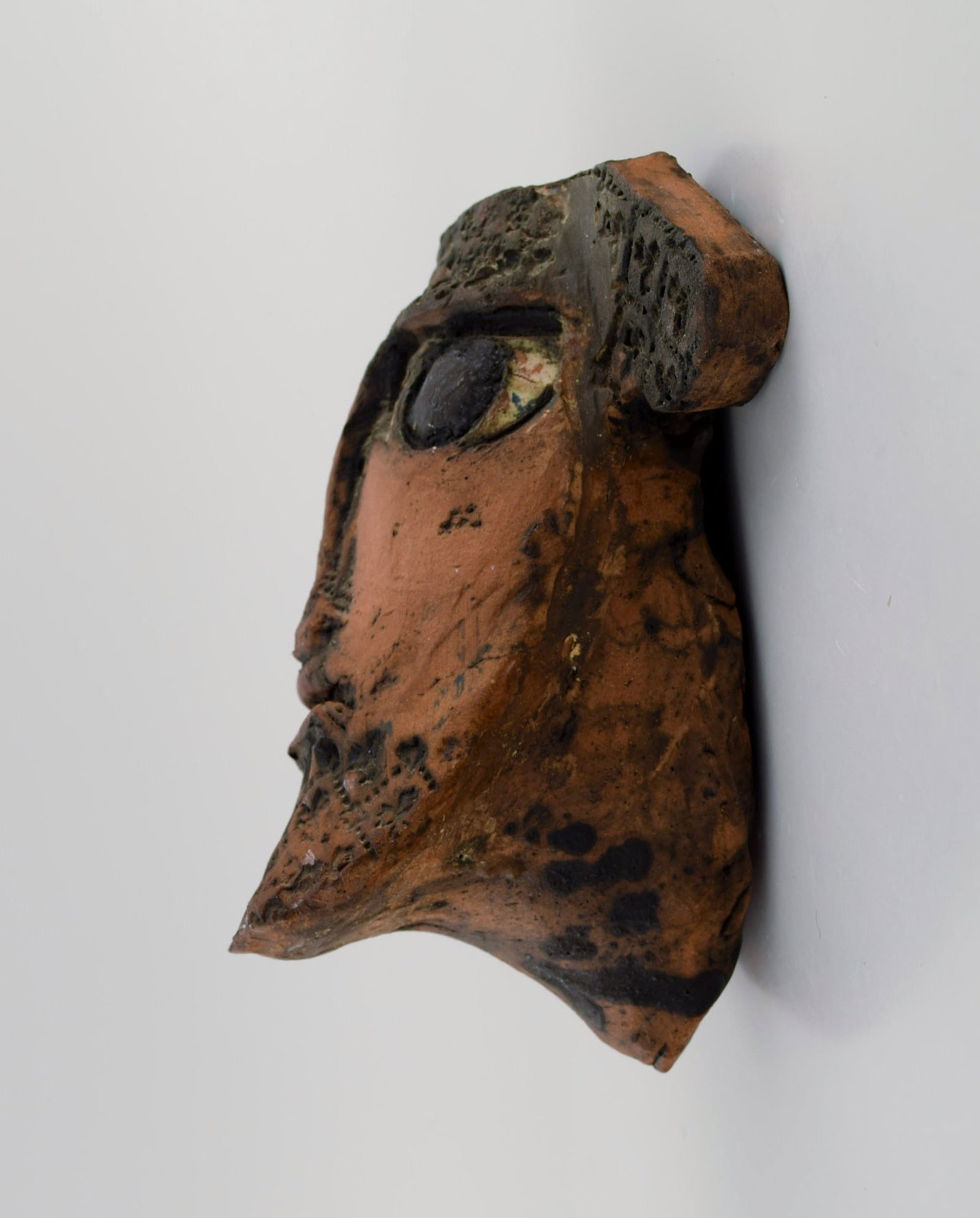 Niels Helledie (b. 1927), Denmark. Unique face mask in hand-painted glazed stoneware. 1980s. - 5