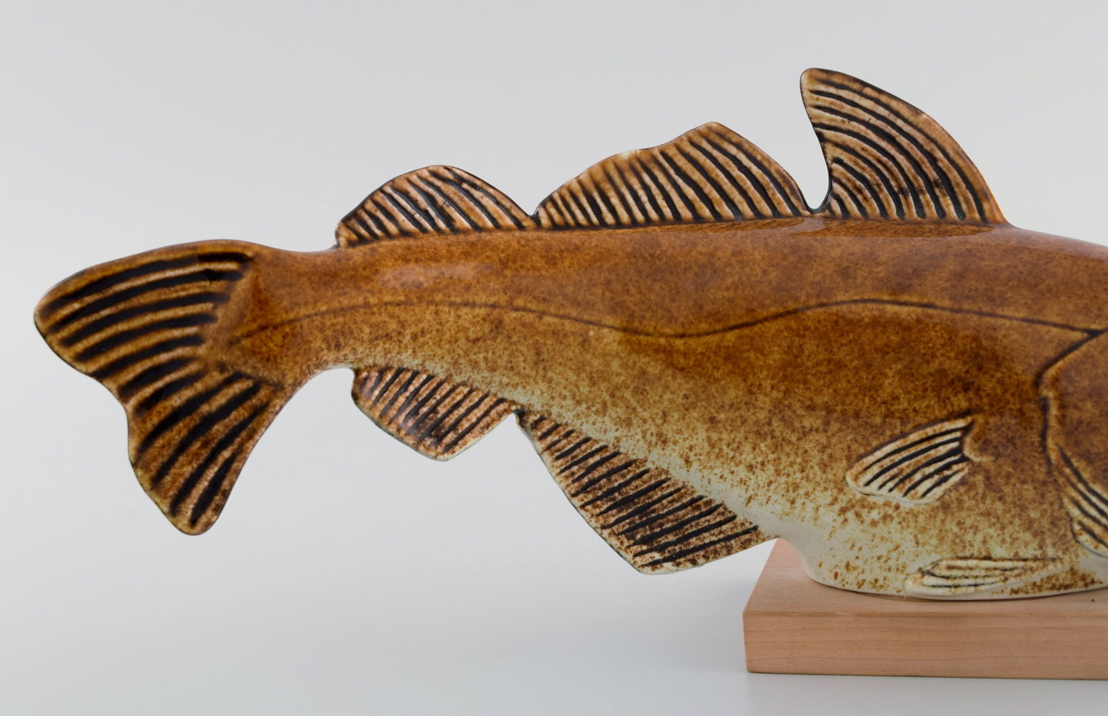 Sven Wejsfelt (1930-2009) for Gustavsberg. Unique Stim 7 fish in glazed ceramics. 1980s. - 5