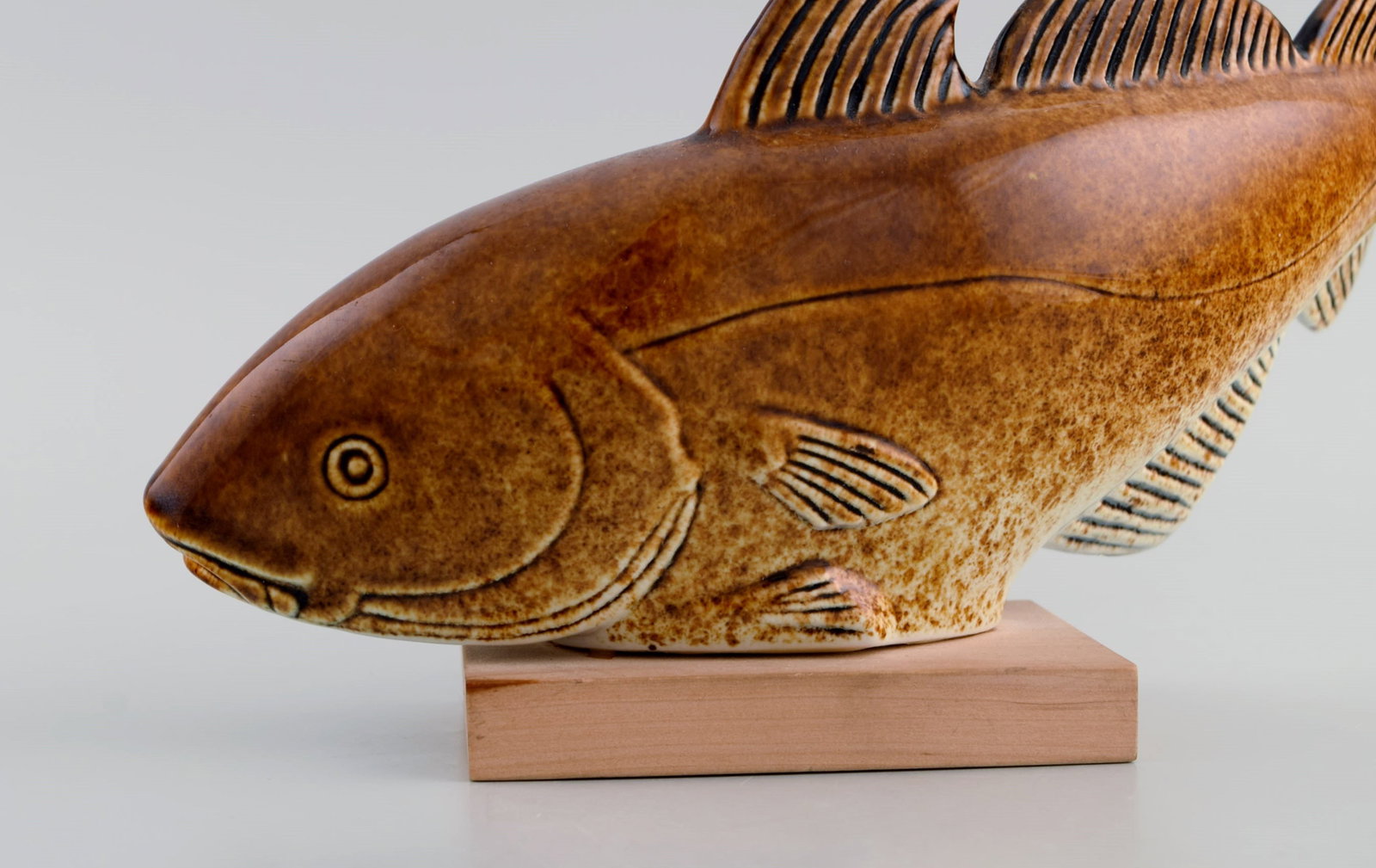 Sven Wejsfelt (1930-2009) for Gustavsberg. Unique Stim 7 fish in glazed ceramics. 1980s. - 6