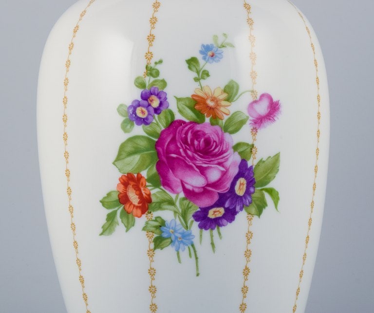 Rosenthal, Germany, large porcelain lidded jar hand-painted with flower bouquets. - 5