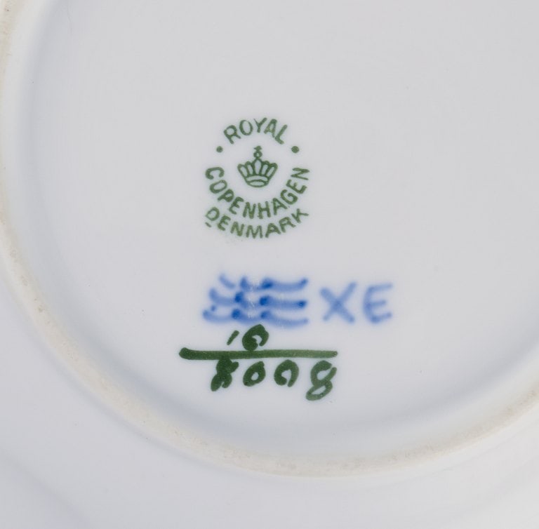 Royal Copenhagen, Blue Flower, hand-painted porcelain dish and bowl. - 8