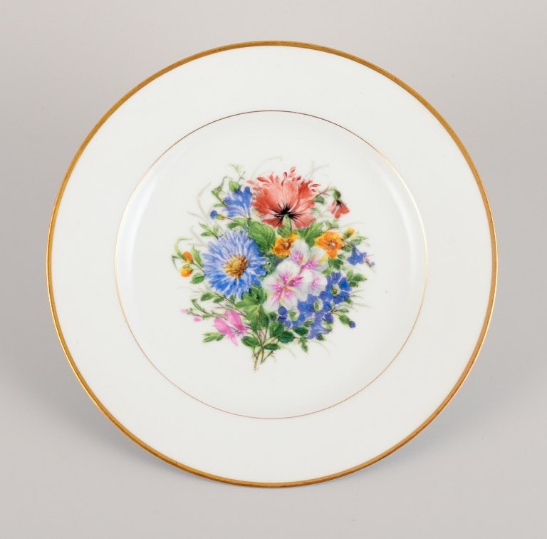 Bing & Grøndahl, six dinner plates in porcelain hand-painted with polychrome flowers and gold - 4
