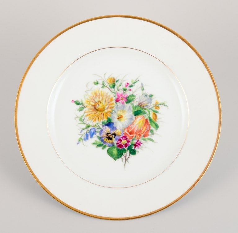 Bing & Grøndahl, six dinner plates in porcelain hand-painted with polychrome flowers and gold - 7