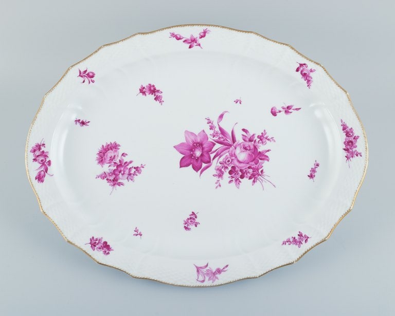 Royal Copenhagen, large oval serving dish hand painted with purple flowers and gold rim.: Royal Copenhagen, large oval serving dish hand painted with purple flowers and gold rim. Model: 5/1559 Approx. 1900. First factory quality. Marked. In excellent condition. Dimensions: L 46.5 x D 36.0 