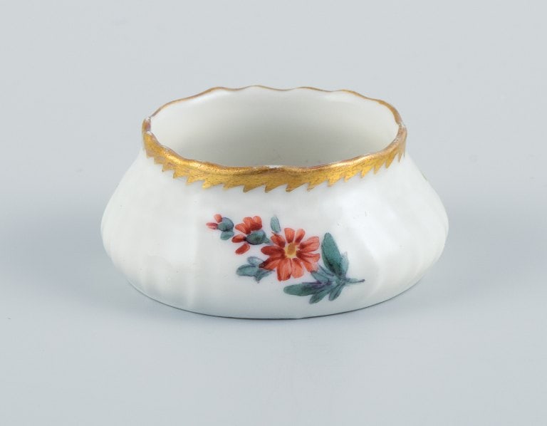 Royal Copenhagen, Saxon Flower. A set of five salt vessels, hand painted with flowers and gold edge. - 4