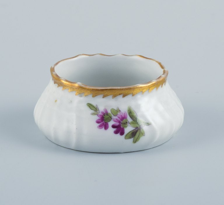 Royal Copenhagen, Saxon Flower. A set of four salt jars, hand painted with flowers and gold edge. - 6