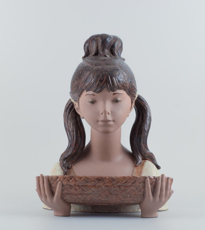 Lladro, Spain. Very large two piece figurine in glazed ceramic. - 2