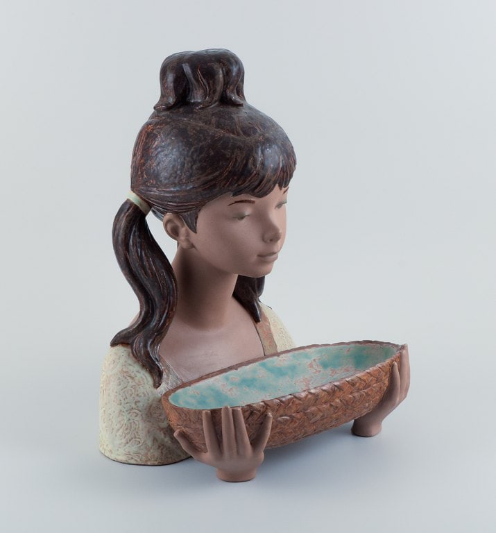 Lladro, Spain. Very large two piece figurine in glazed ceramic. - 4