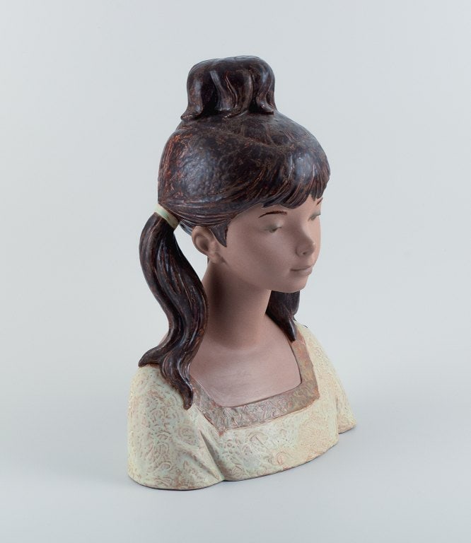 Lladro, Spain. Very large two piece figurine in glazed ceramic. - 5