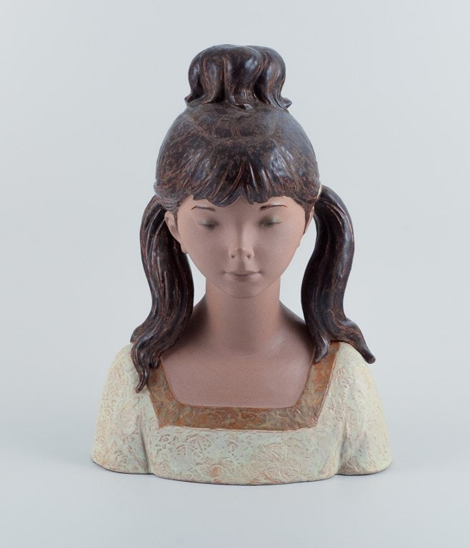 Lladro, Spain. Very large two piece figurine in glazed ceramic. - 6
